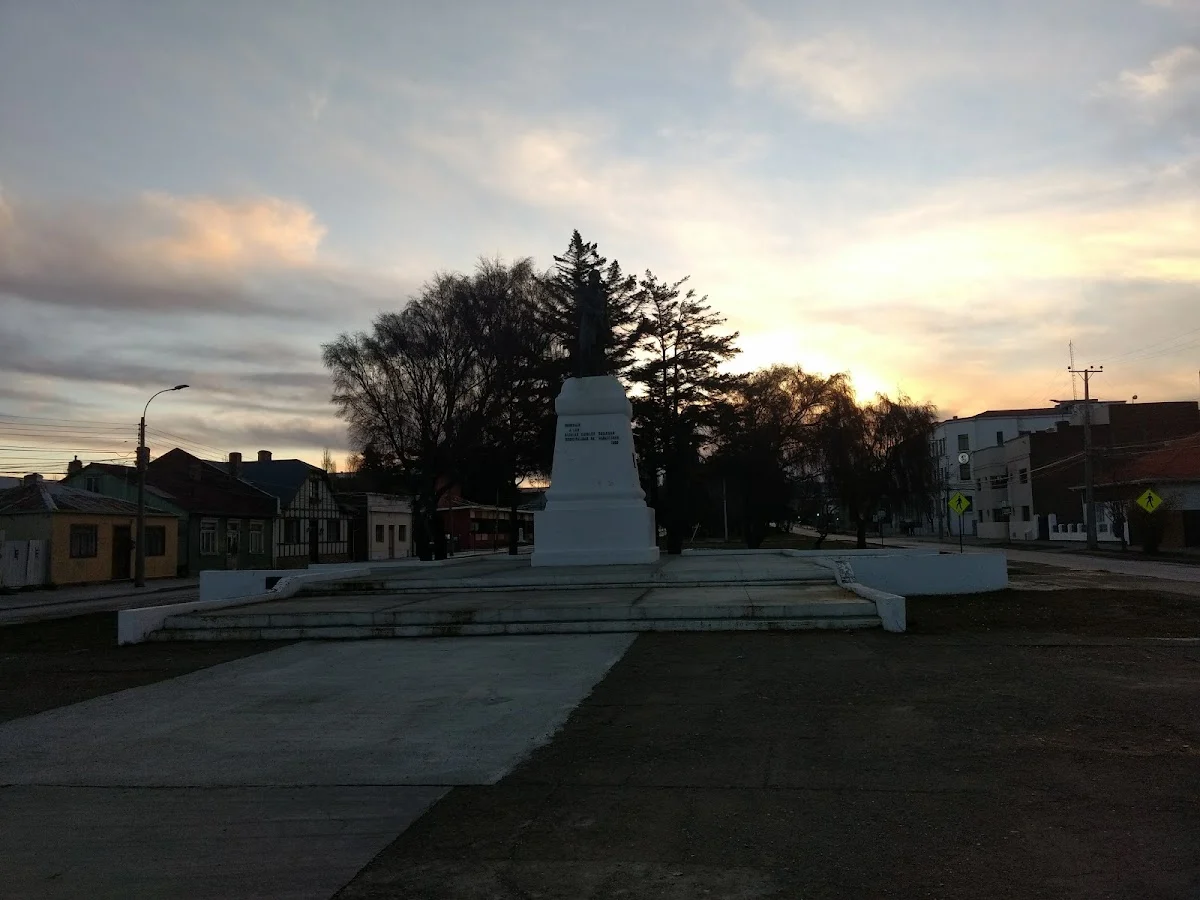 Plaza Villa Selknam