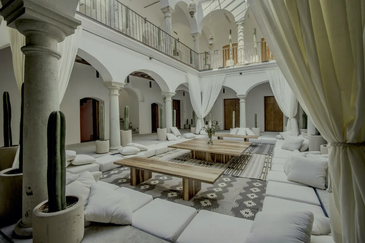 Hotel Sin Nombre